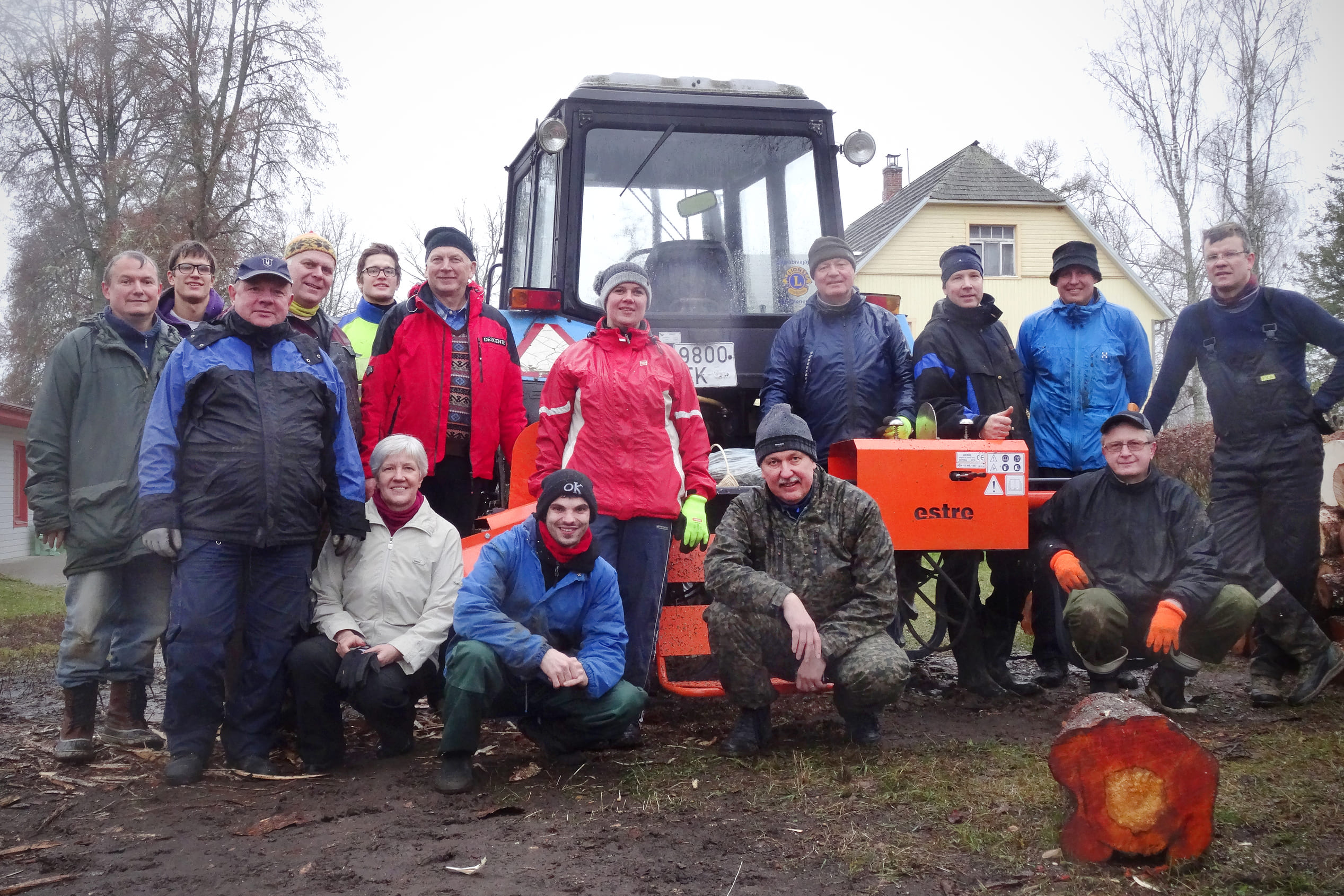 2015-11-08-7a-annetus-uus-puudelõhkumismasin